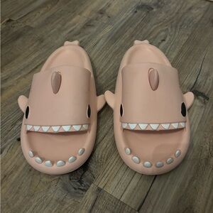 9.5, light pink shark slides